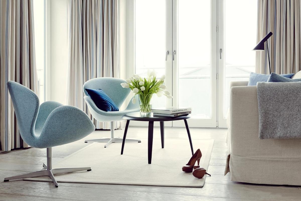 Ein Sitzbereich in der Unterkunft Hotel Fährhaus