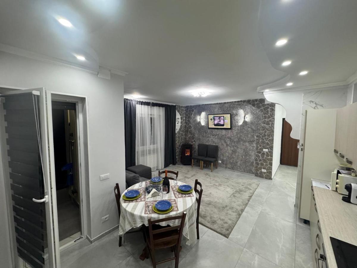 Leomar Apartament - Housity