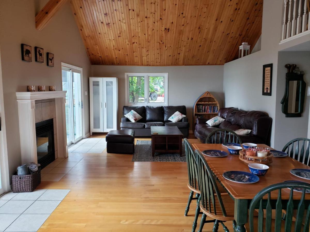 Cape Calabogie Cottage - Housity