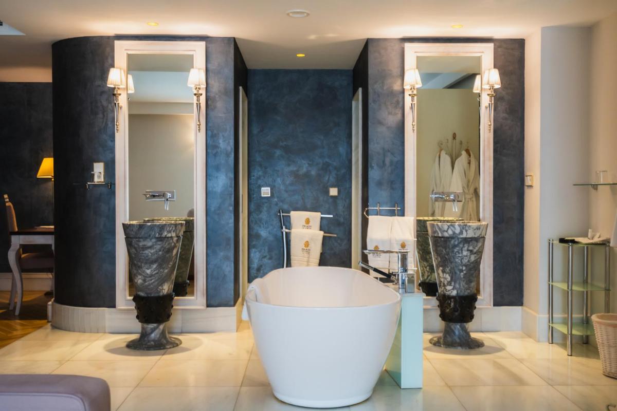 Un baño de Hotel Palacio De Úbeda 5 G.L