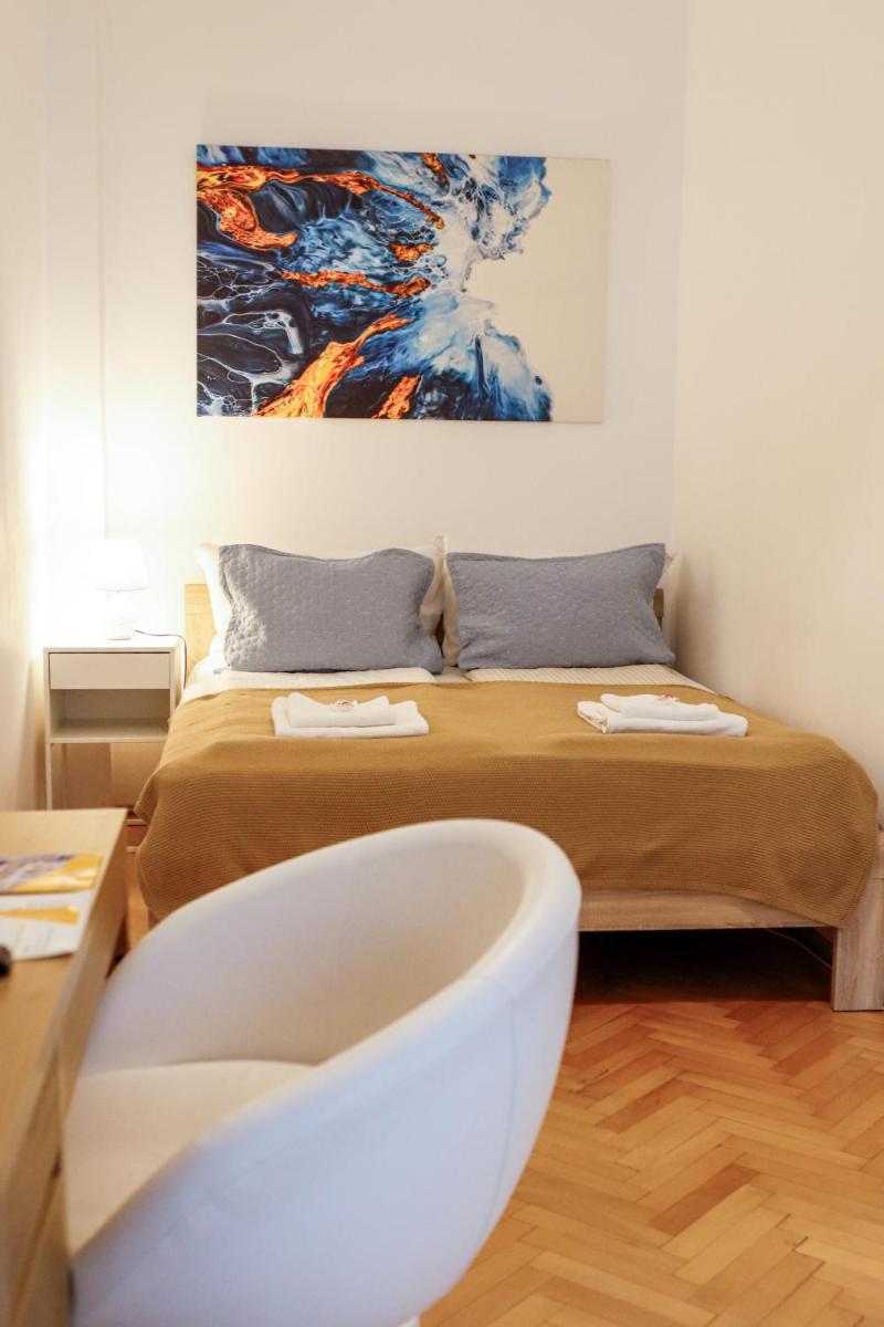 Neuhausz Residenz Ultra-Central Apartment - Hizvo