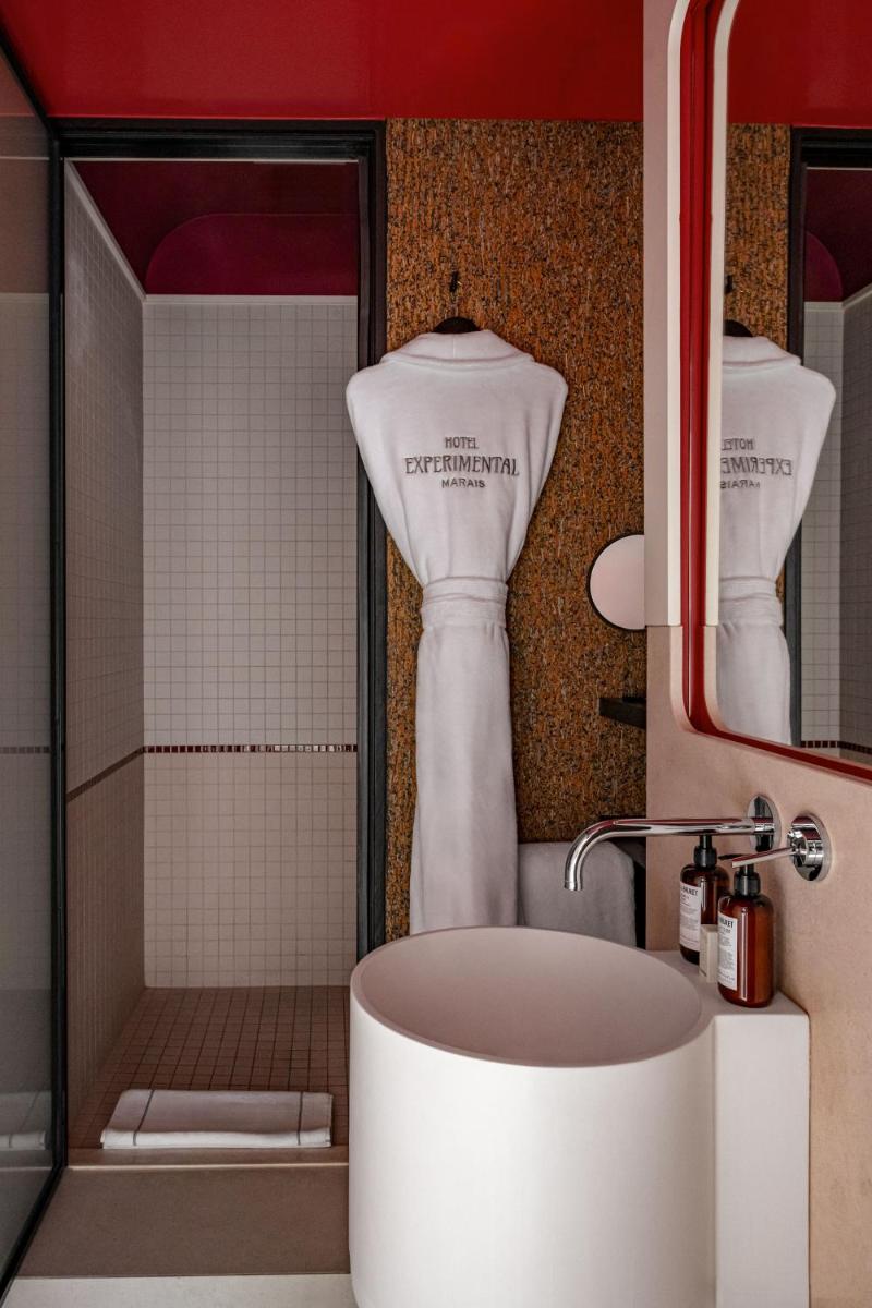Salle de bains dans l'établissement Experimental Marais