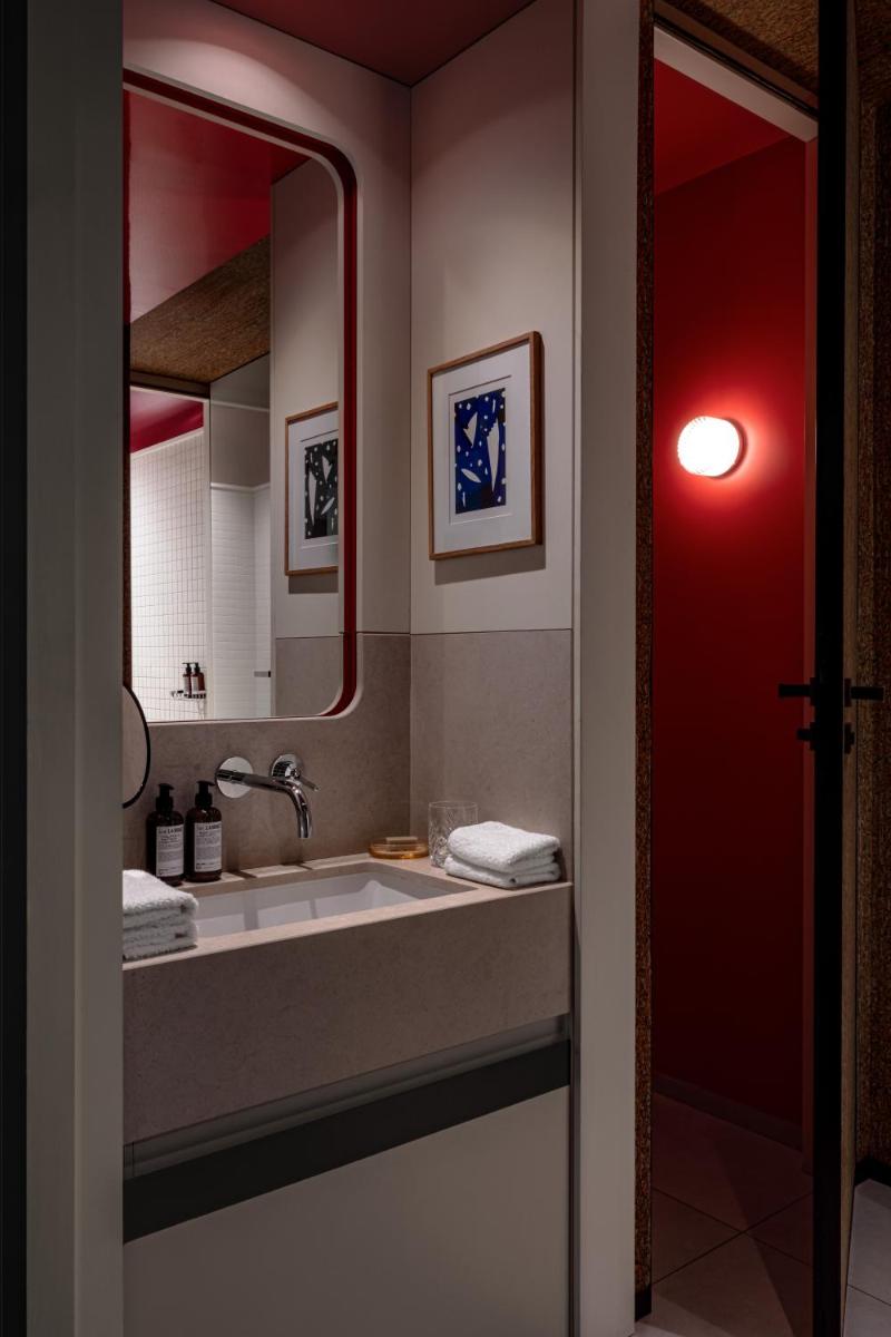 Salle de bains dans l'établissement Experimental Marais