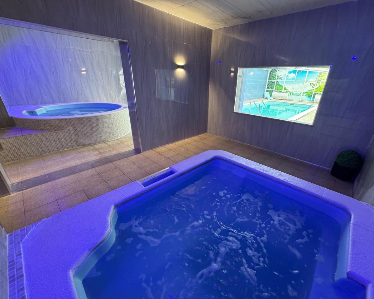 Uma televisão e/ou sistema de entretenimento em Hotel Atlantida Sol