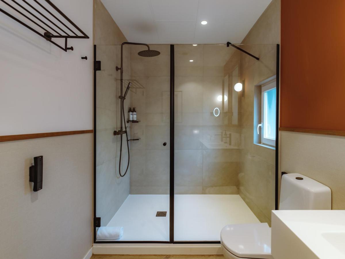 Uma casa de banho em Dreams Madeira Resort Spa & Marina