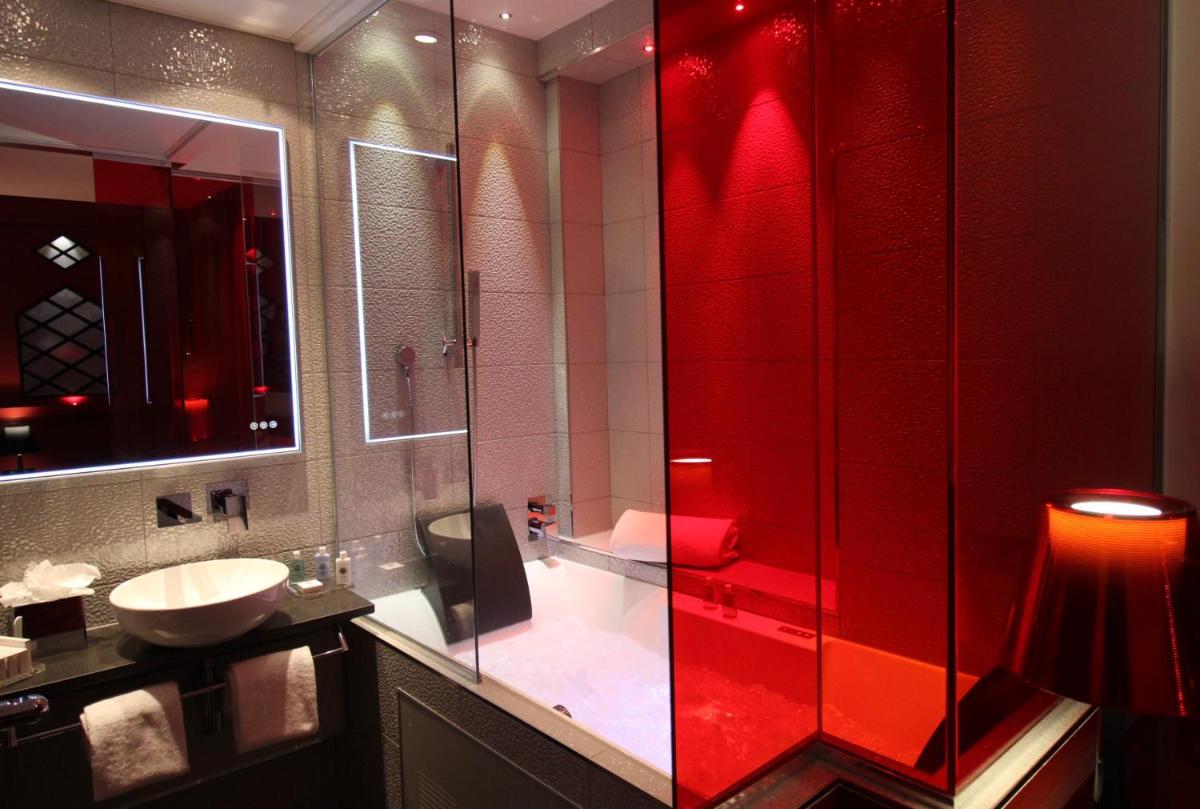 Salle de bains dans l'établissement Secret de Paris - Hotel & Spa