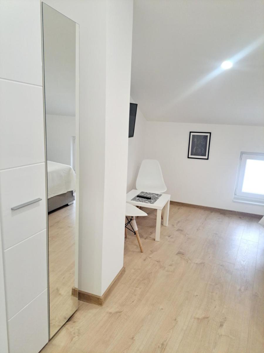 Studio Ajdy - Housity
