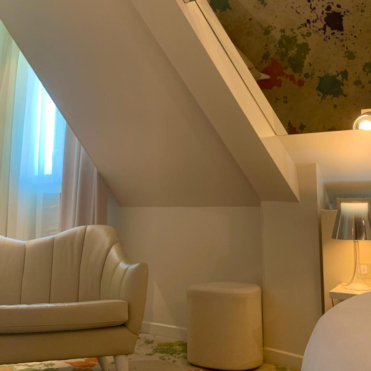 Coin salon dans l'établissement Secret de Paris - Hotel & Spa