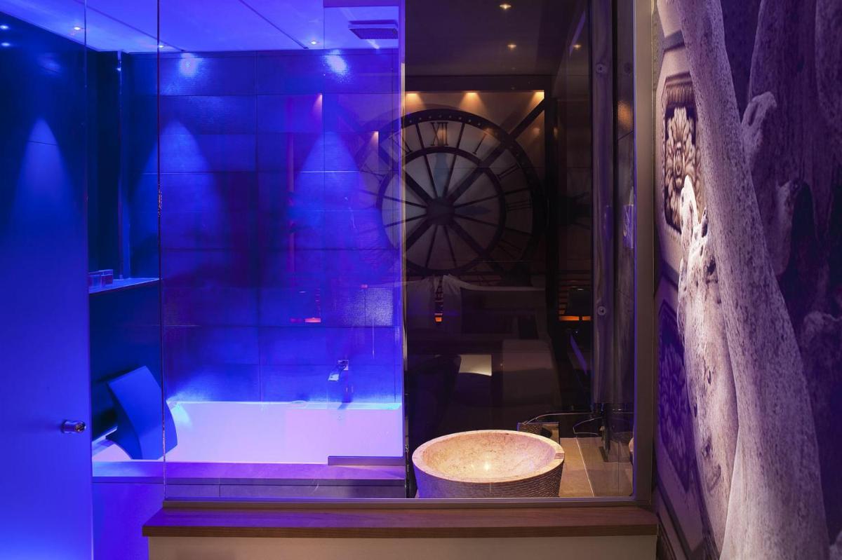 Salle de bains dans l'établissement Secret de Paris - Hotel & Spa