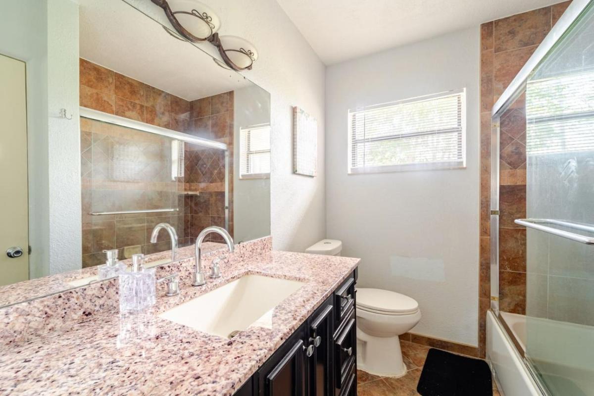 Serene Escape Cozy Home close to Beaches - Housity