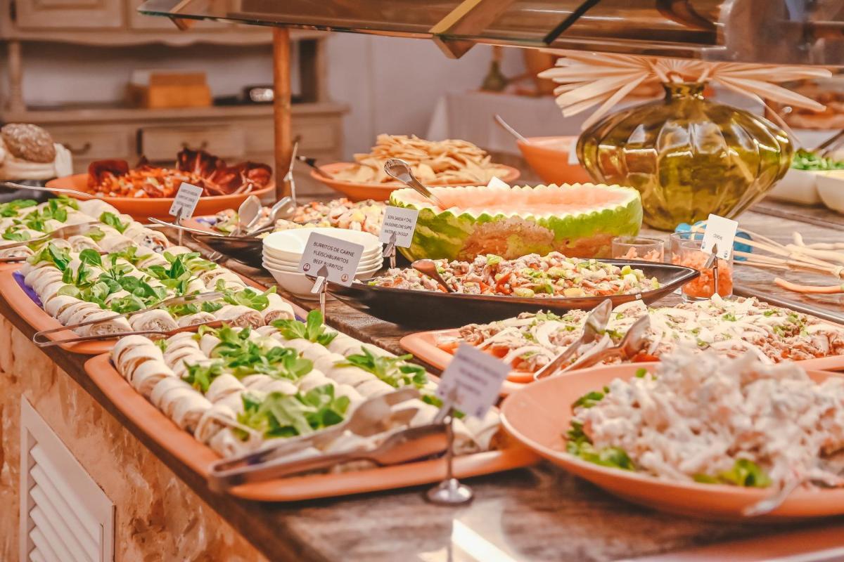 Comida en o cerca de este hotel