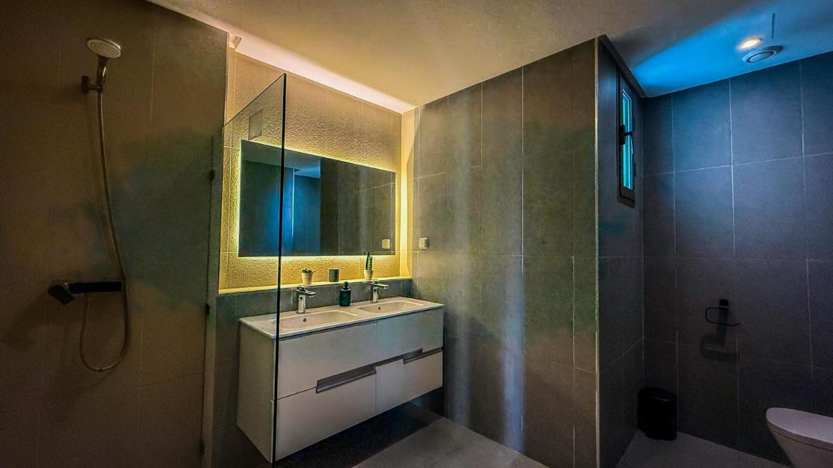 Luxueux Wave Ocean Stay - Housity