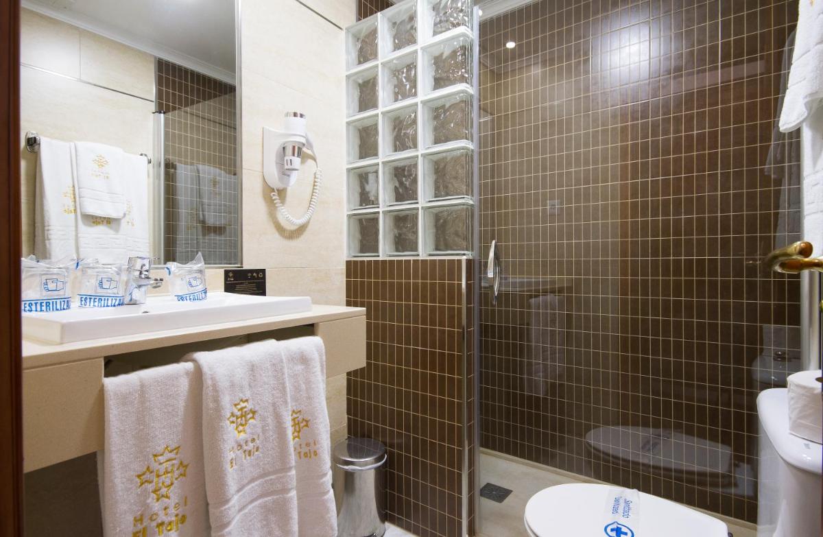 Un baño de Hotel El Tajo & SPA