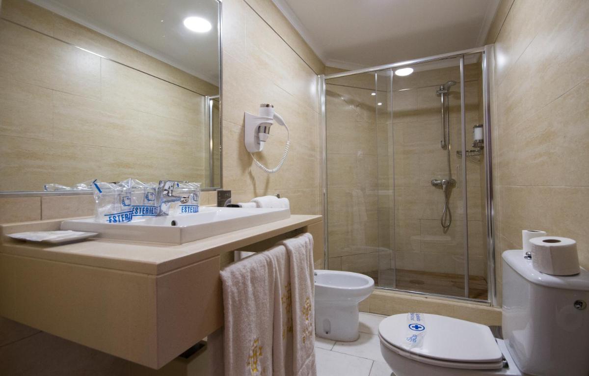 Un baño de Hotel El Tajo & SPA