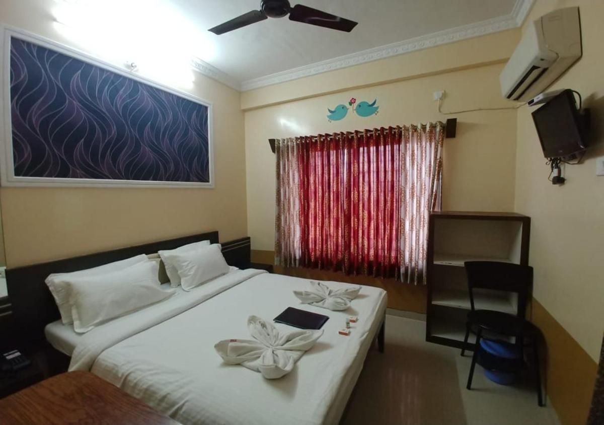 Hotel Yogiraj - Housity