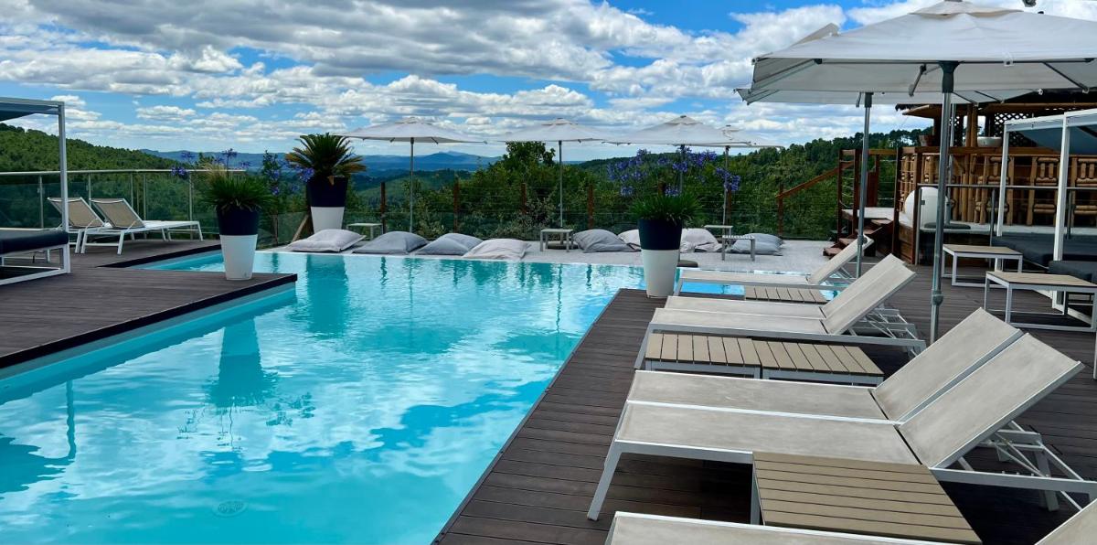 Vue générale sur la montagne ou vue sur la montagne depuis l'hôtel