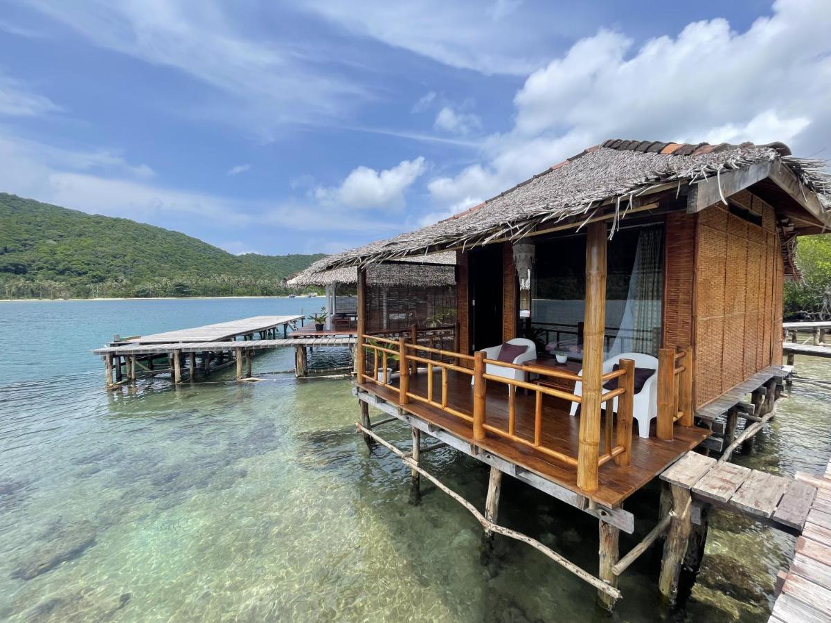 Floating Paradise - Housity