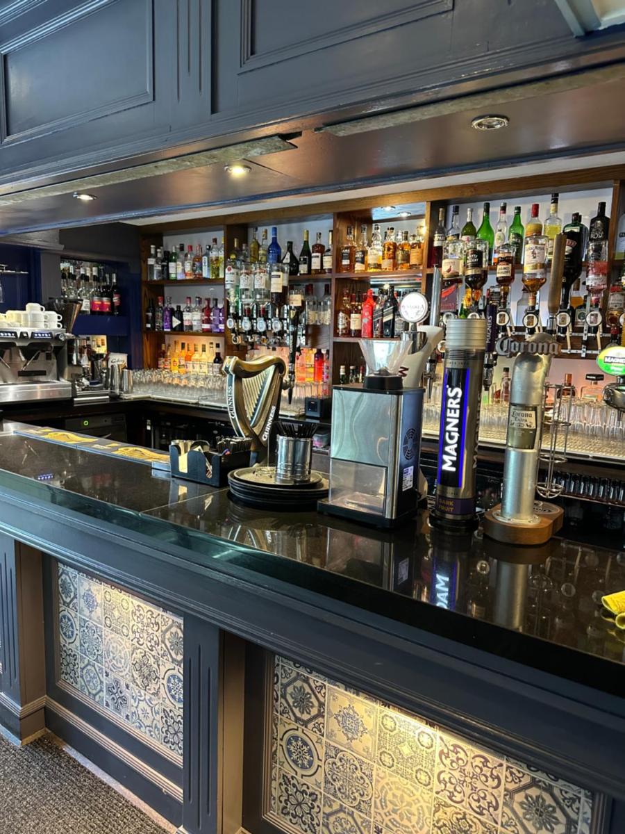 The Tudor Hotel - Housity
