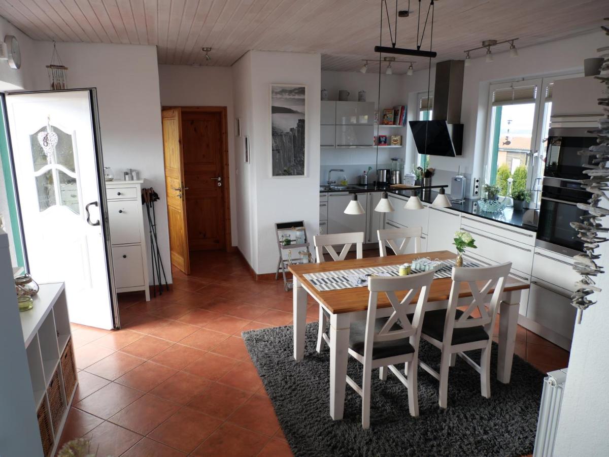 direkt am Wasser ""Küstenperle"mit Meerblick und Sauna - Housity