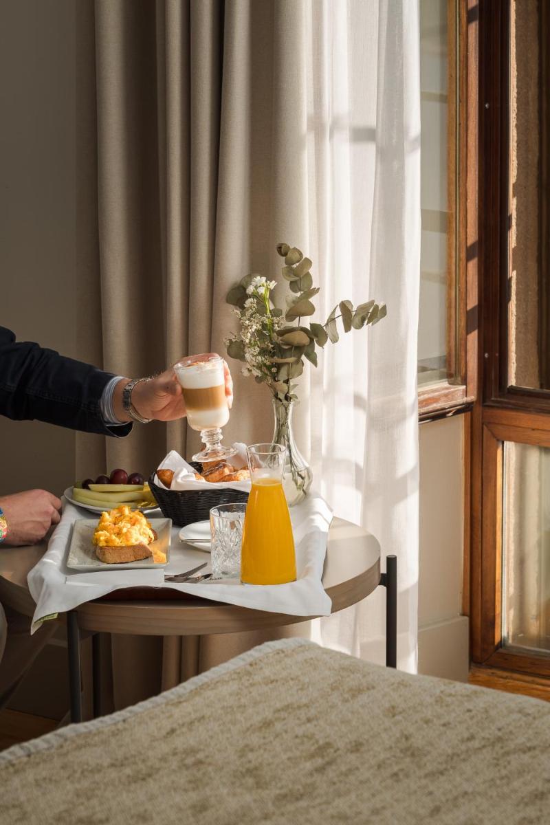 Comida en o cerca de este hotel