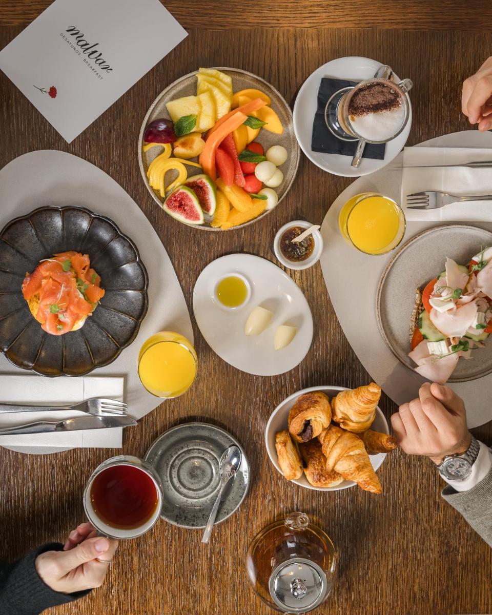 Comida en o cerca de este hotel
