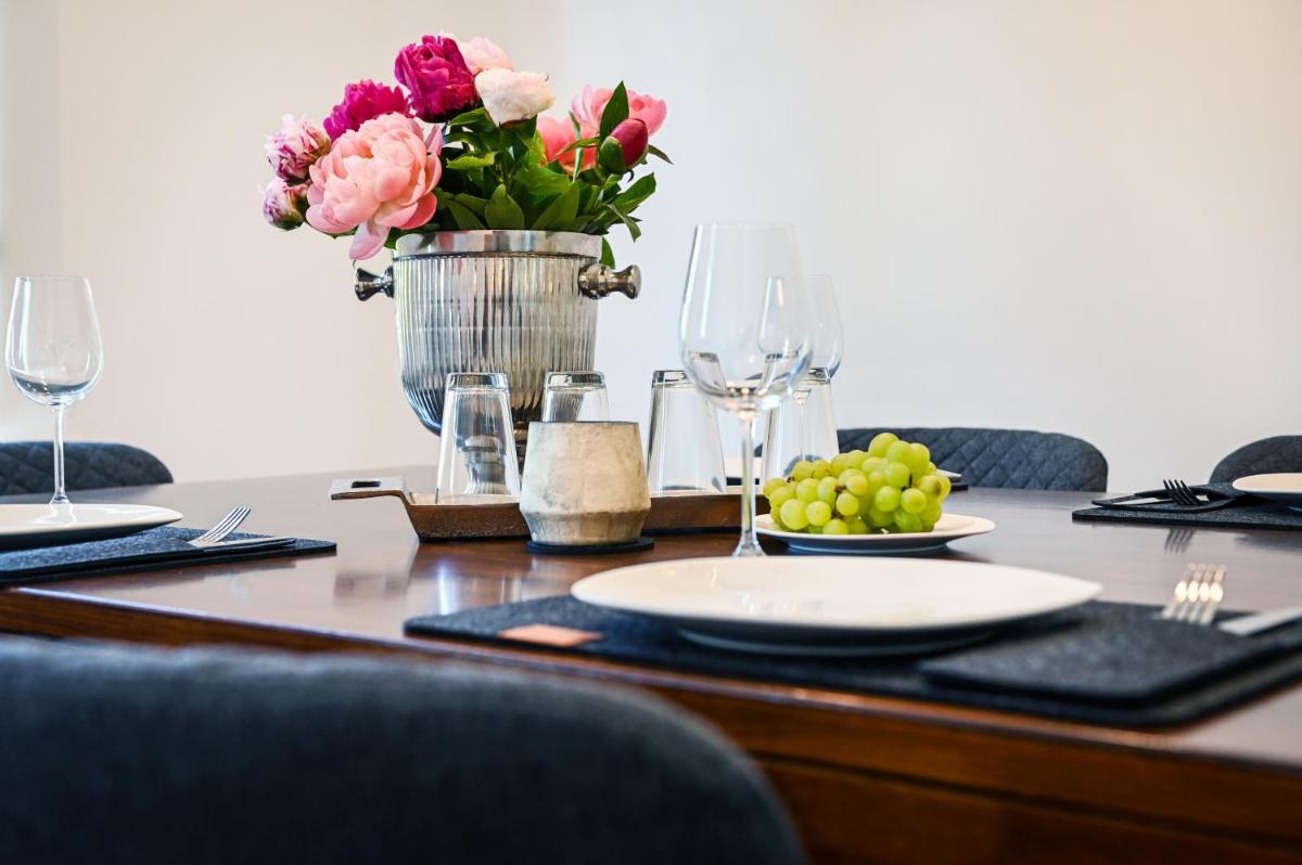 Insel-Apartment im Herrenhaus Rheinblick - Housity