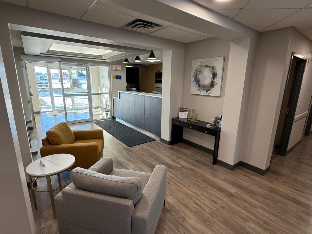 Days Inn by Wyndham Stony Plain - Housity