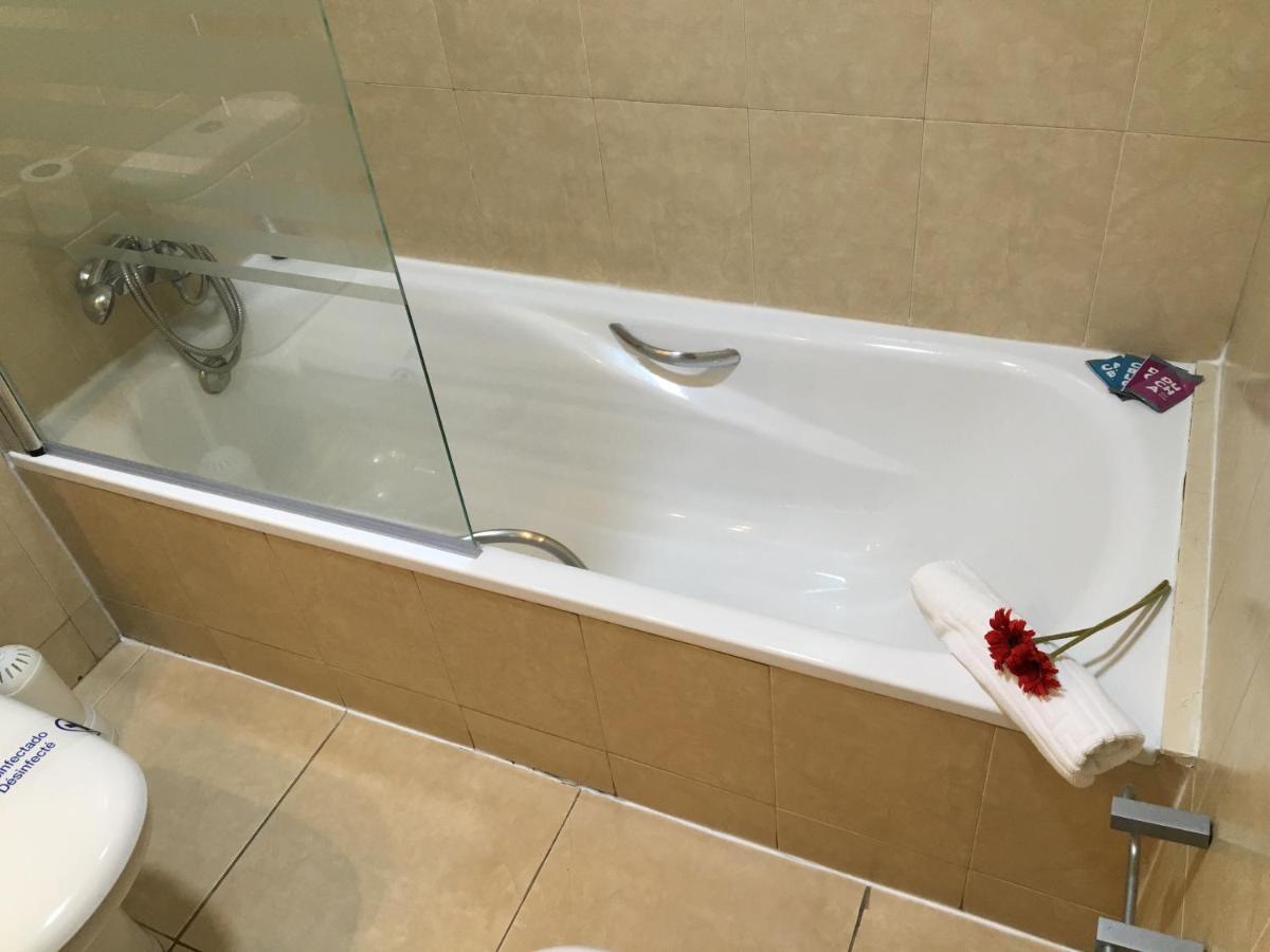 Hotel Jonquera - Housity