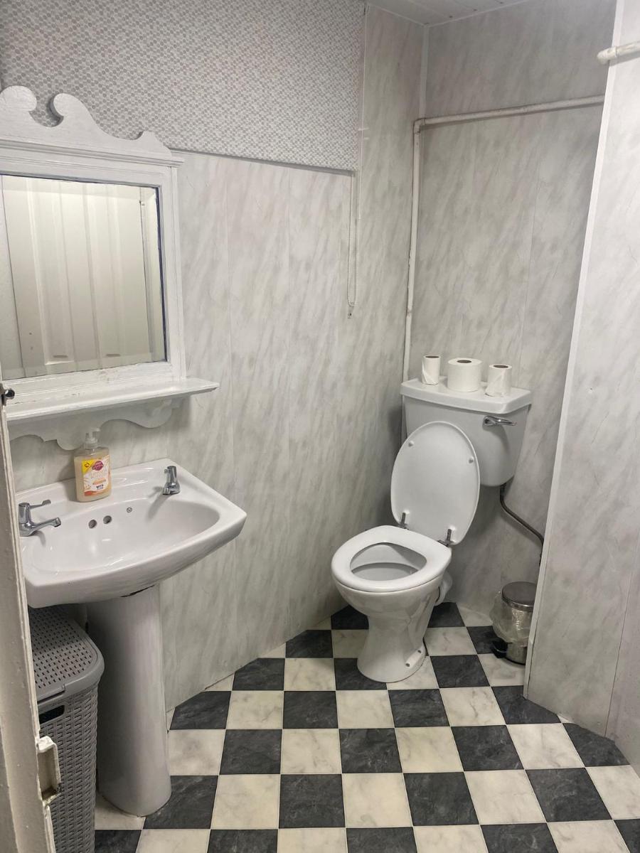 Railway Bar Accommodation - Housity