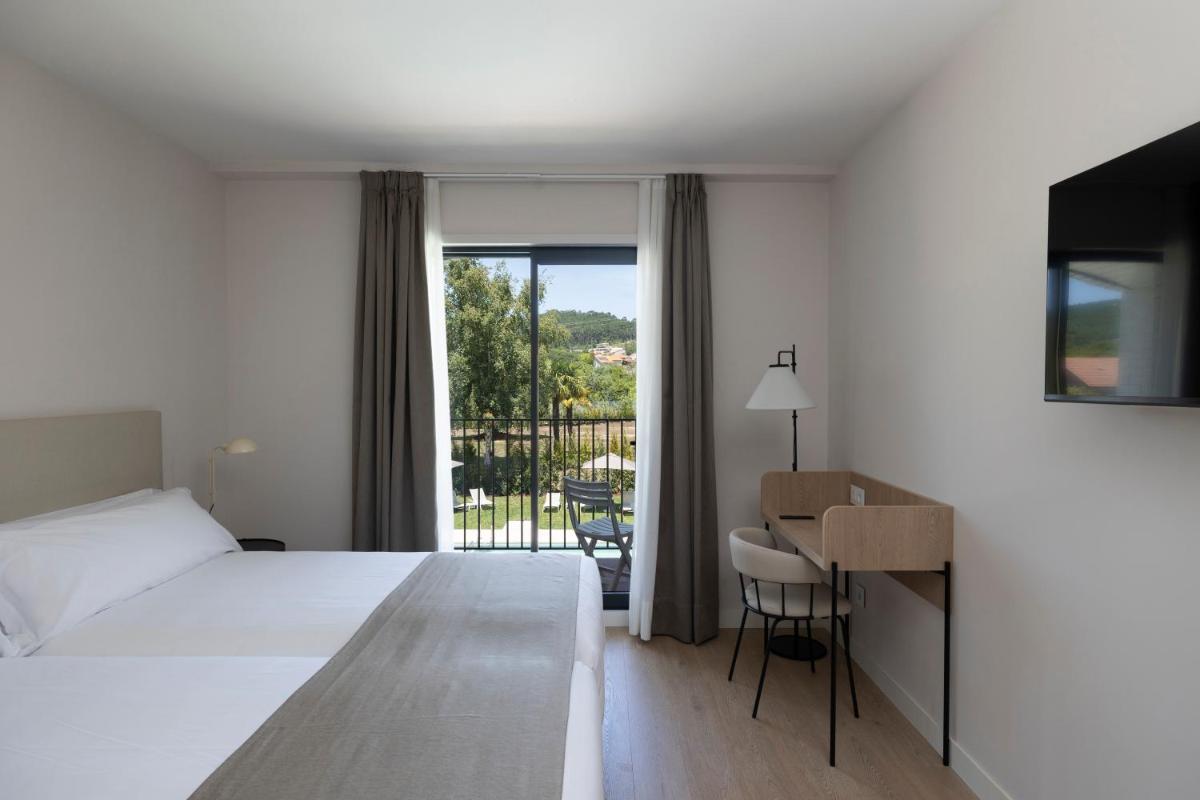Hotel H4 Cangas 3 Superior - Housity
