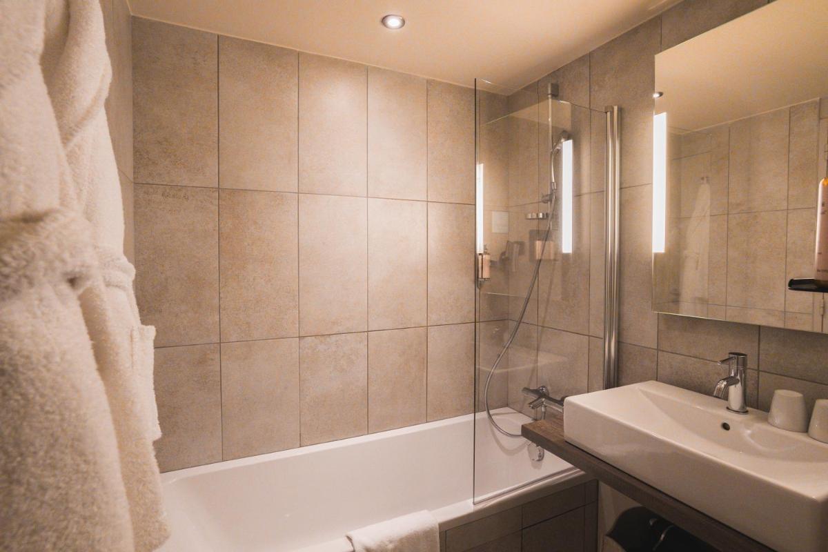 Salle de bains dans l'établissement Heliopic Hotel & Spa