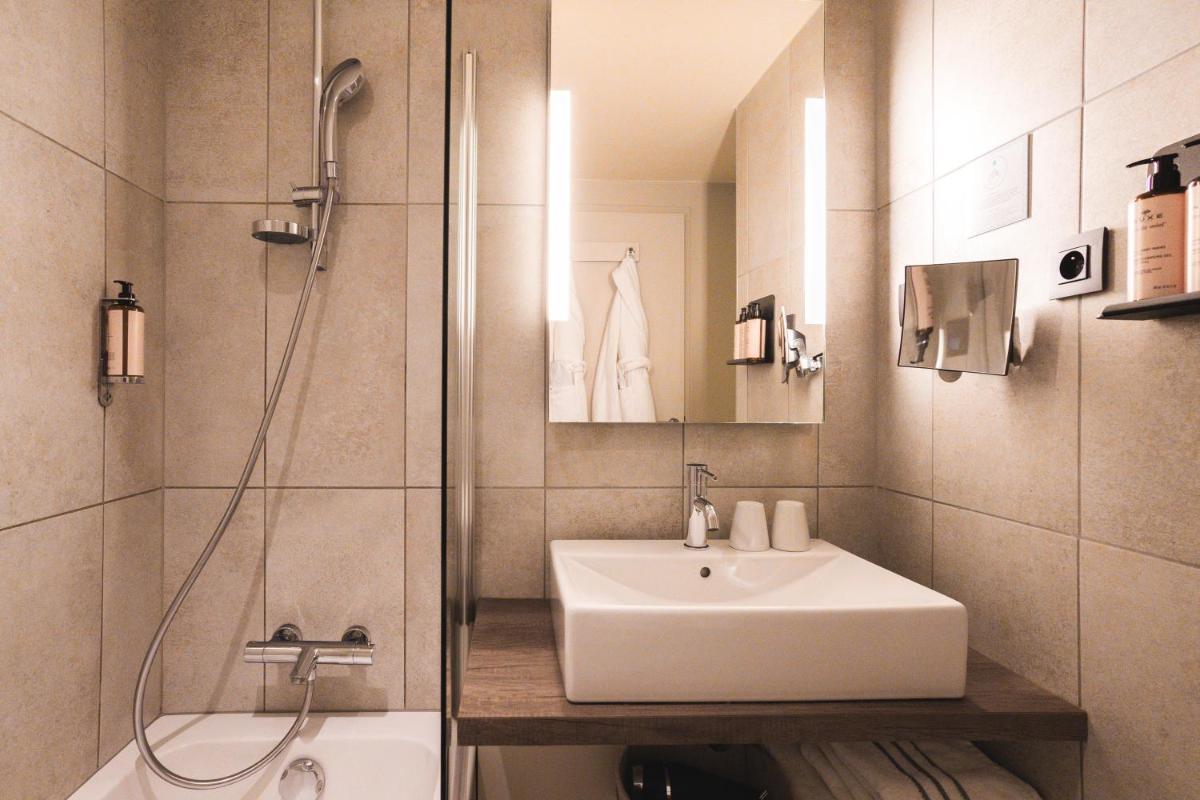 Salle de bains dans l'établissement Heliopic Hotel & Spa