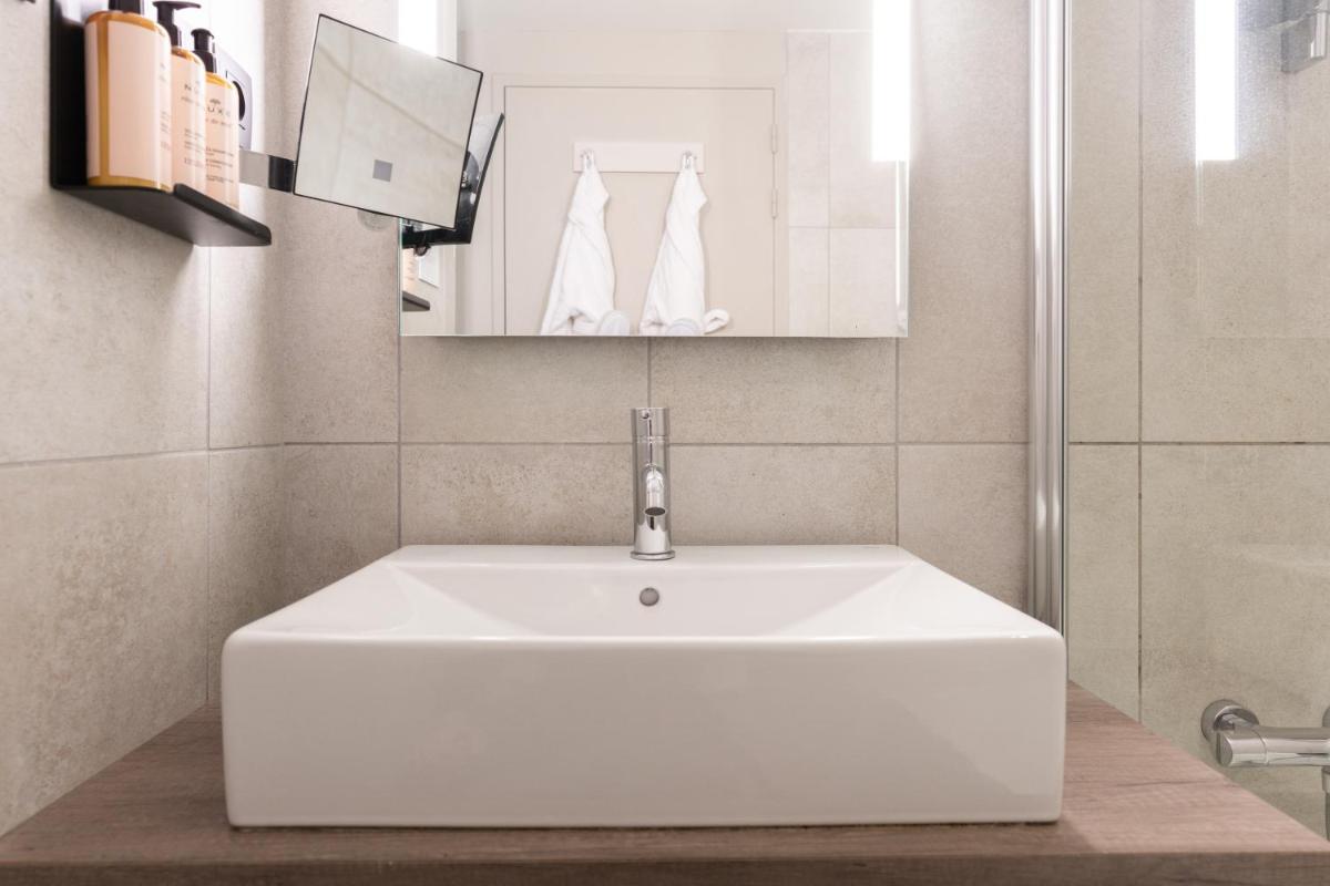 Salle de bains dans l'établissement Heliopic Hotel & Spa