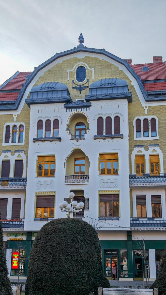 Neuhausz Residenz Ultra-Central Apartment - Hizvo