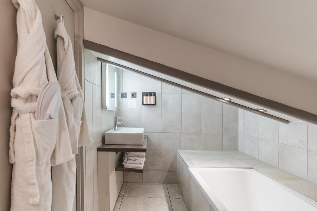 Salle de bains dans l'établissement Heliopic Hotel & Spa