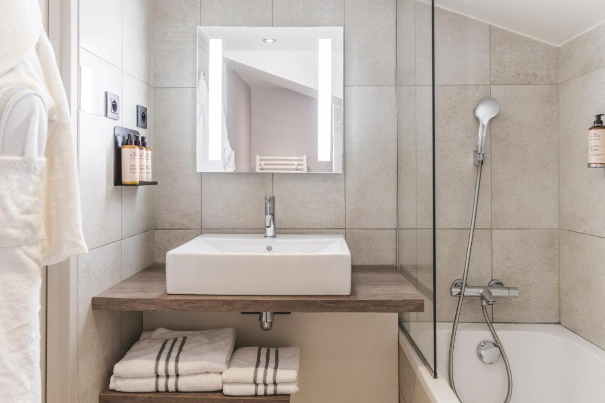 Salle de bains dans l'établissement Heliopic Hotel & Spa