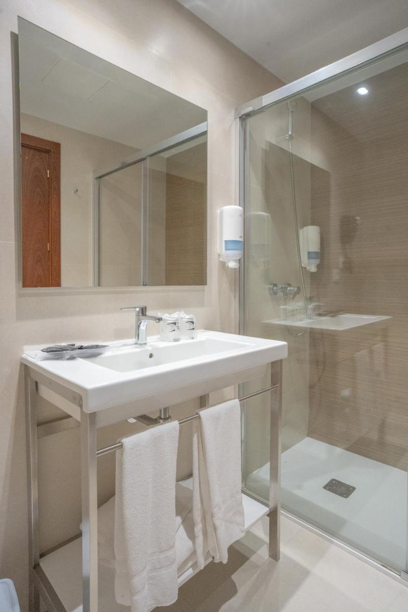 Hotel Mendez Nuñez - Housity