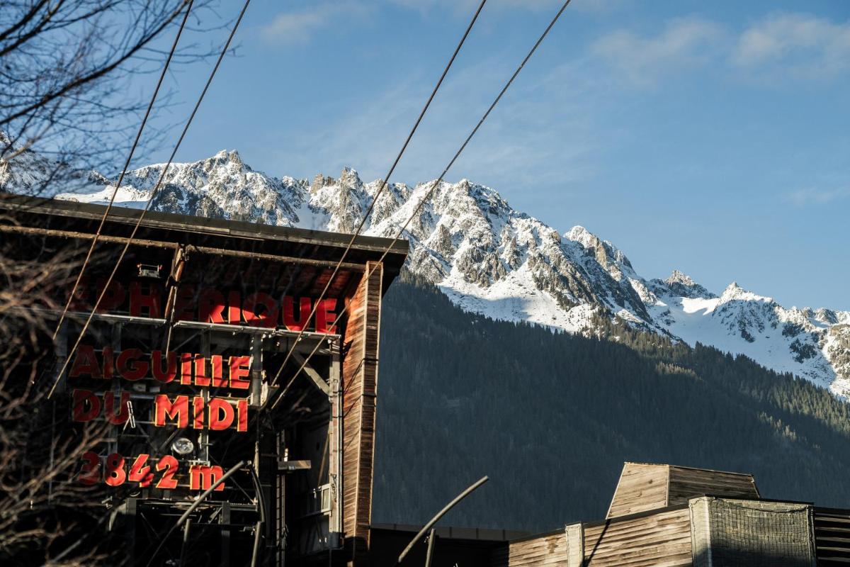 Vue générale sur la montagne ou vue sur la montagne depuis l'hôtel