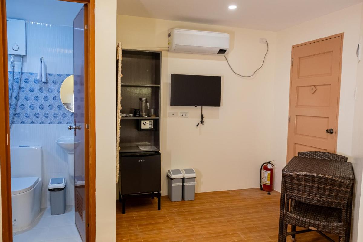 Anahaw Seaside Inn - Housity