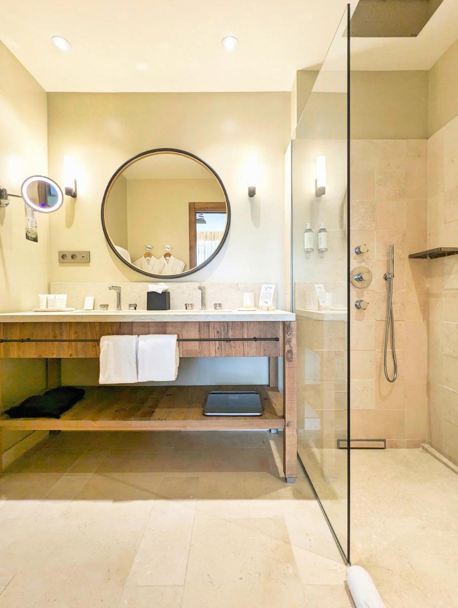 Salle de bains dans l'établissement Les Regalia Hôtel & Spa