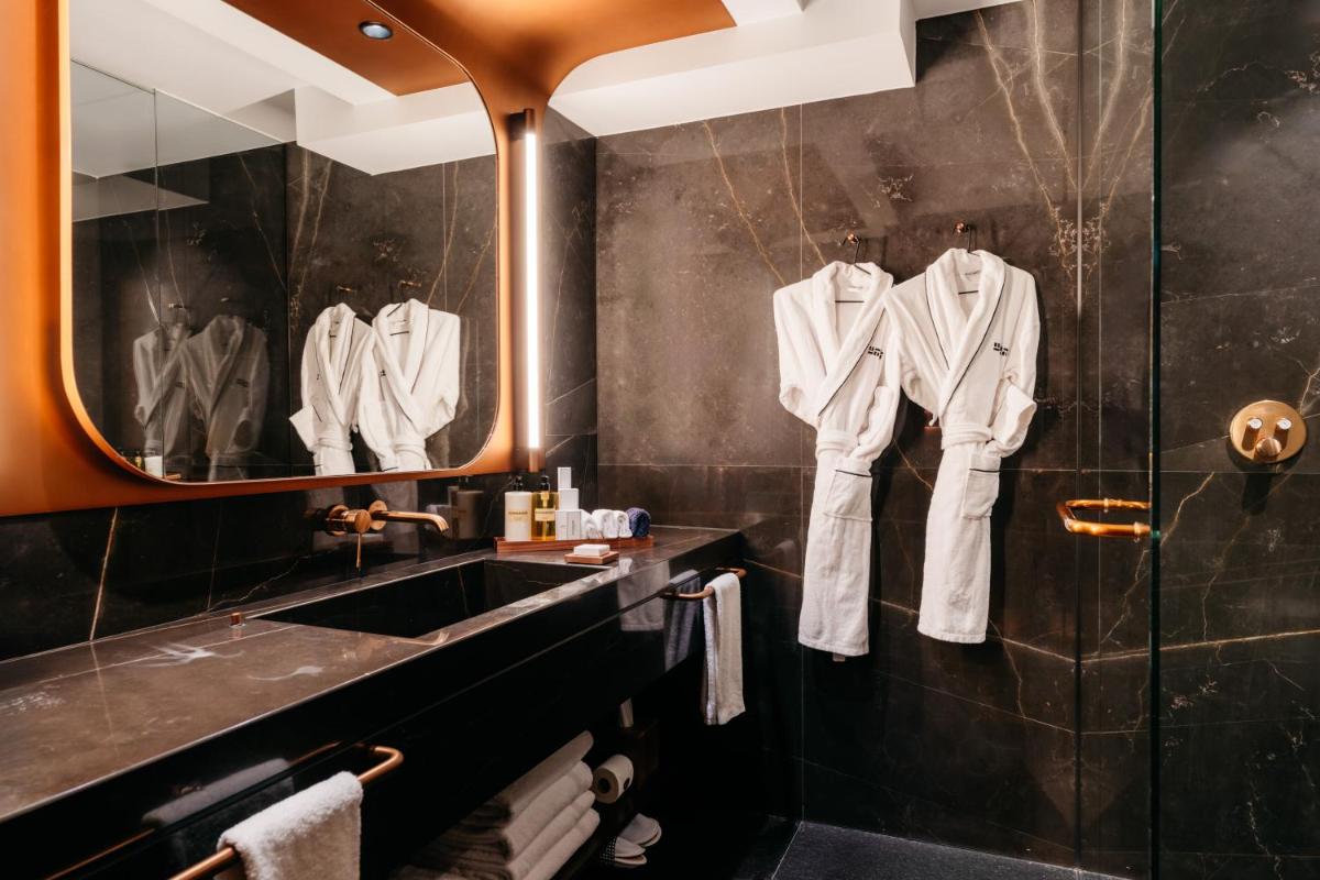 Un baño de Thompson Madrid, by Hyatt