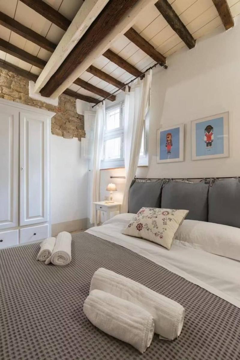 - eliminare doppione - Keys of Italy - F2 -2Bedroom Apt by Santa Croce - Housity