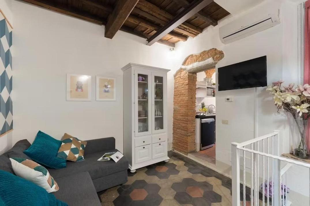- eliminare doppione - Keys of Italy - F2 -2Bedroom Apt by Santa Croce - Housity