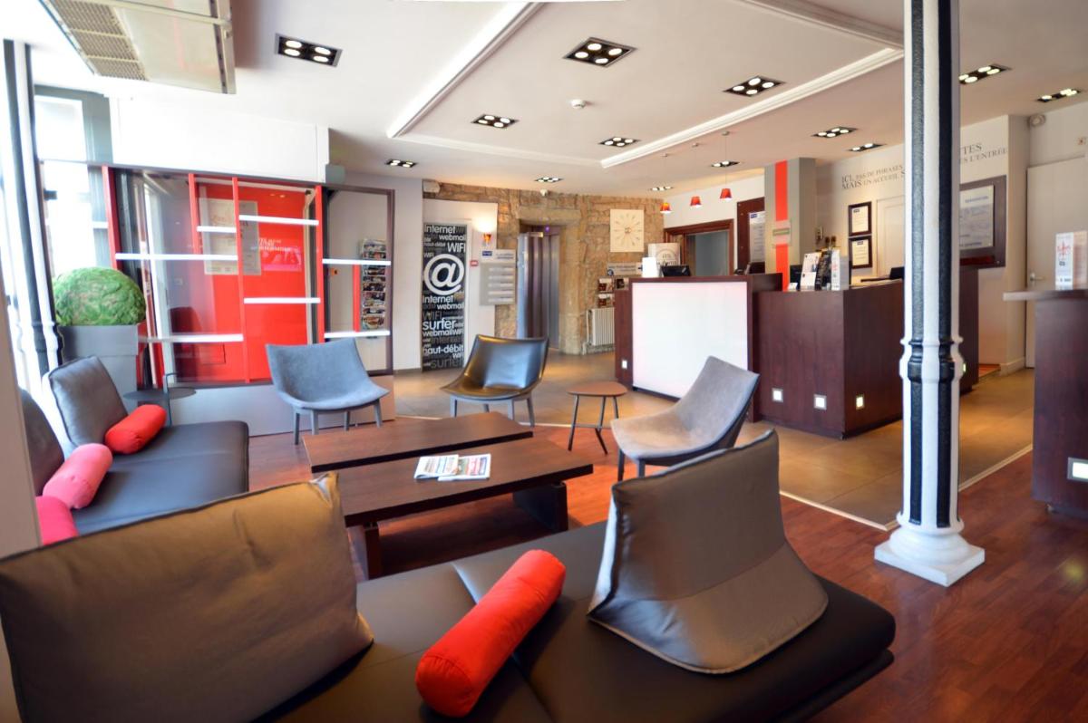 Coin salon dans l'établissement Kyriad Hotel Dijon Gare