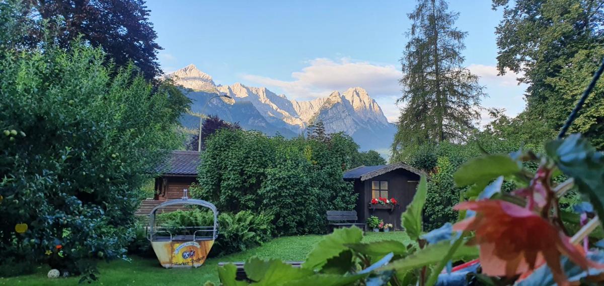 Hilleprandt - Adults Only - Housity