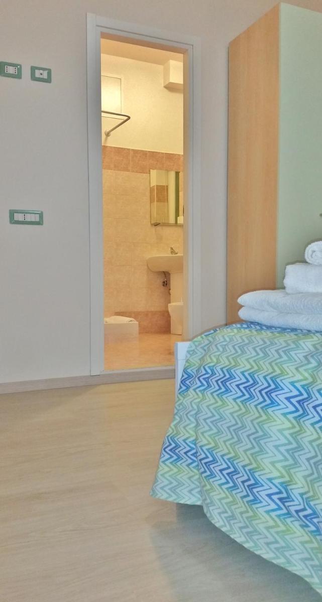Romulea Guest House - Housity