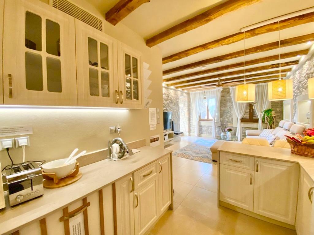 Villasonboard Rock Villa 3 Bed, 3 Bath, Jacuzzi, Seaside Ermioni - Housity