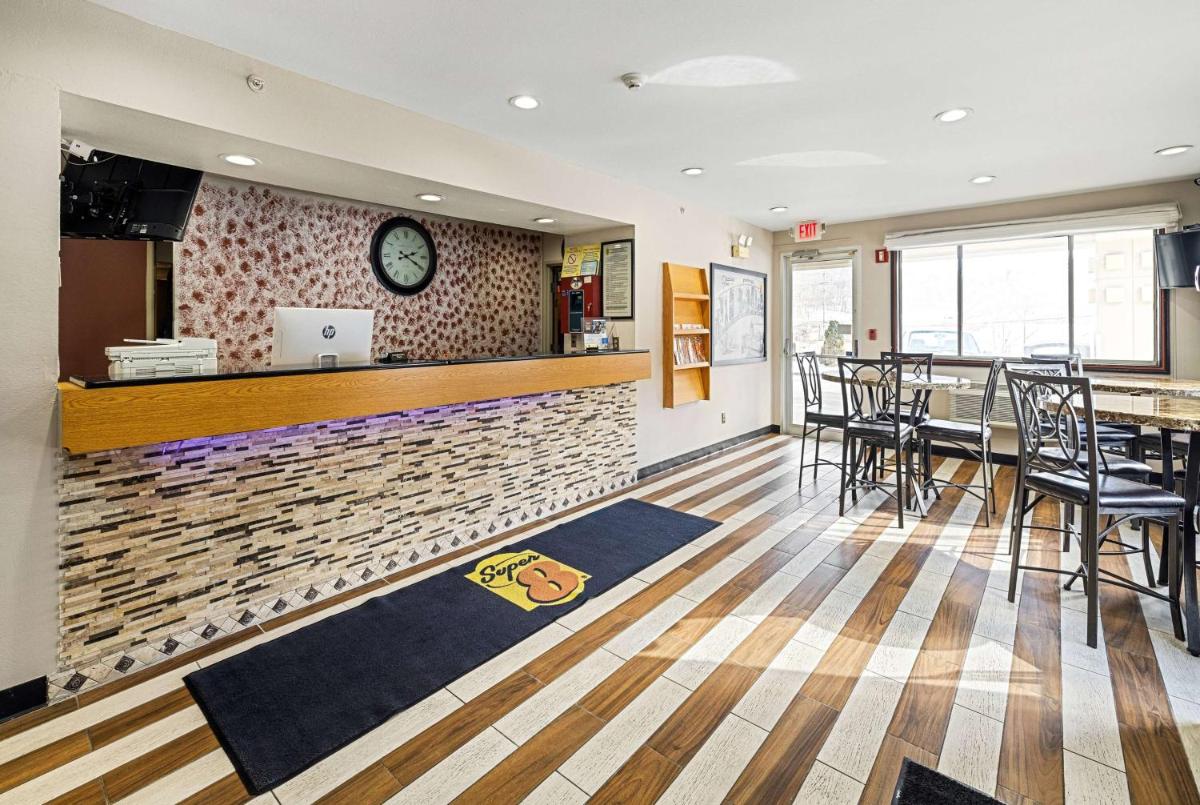 Super 8 by Wyndham Pittsburgh/Monroeville - Housity