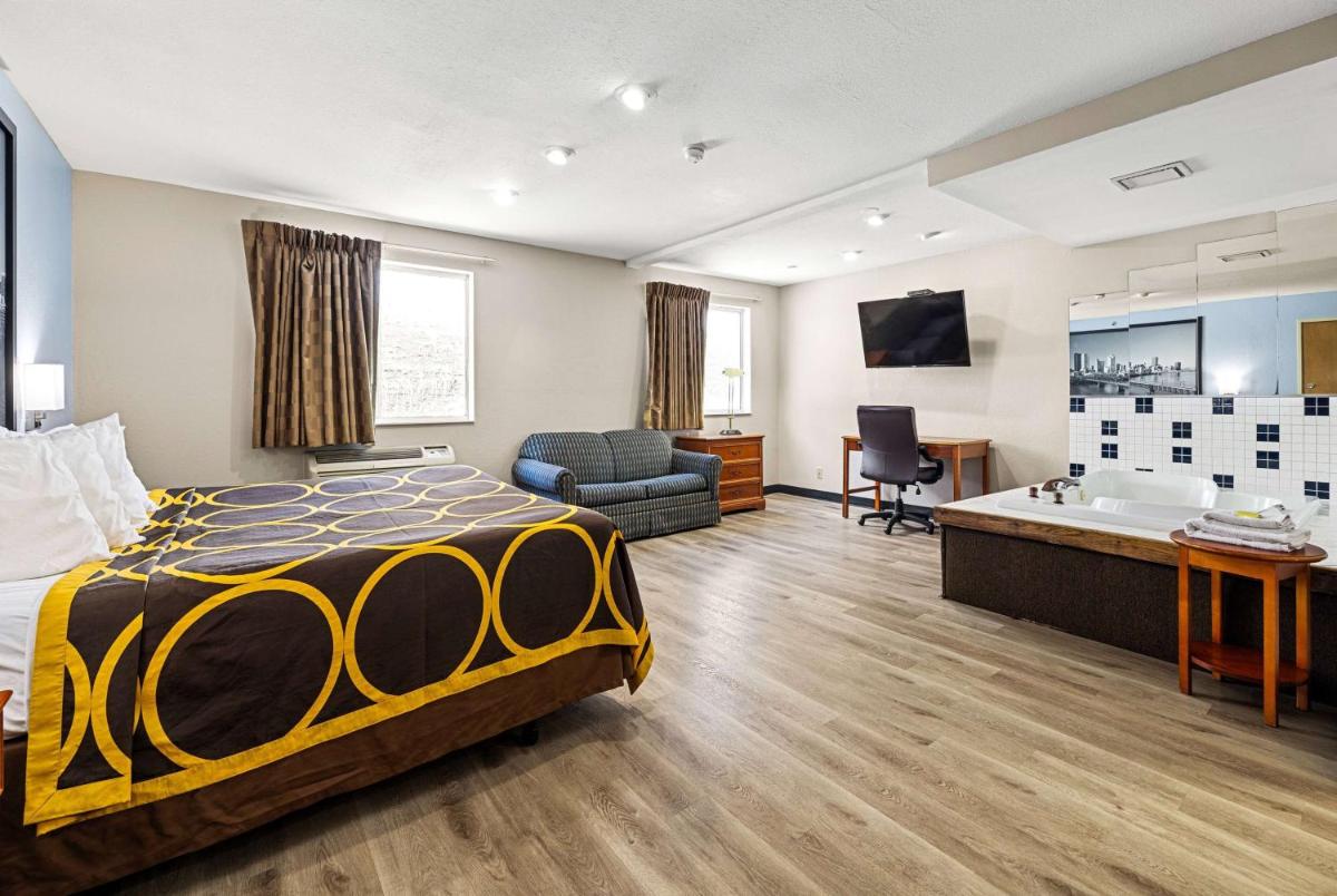 Super 8 by Wyndham Pittsburgh/Monroeville - Housity