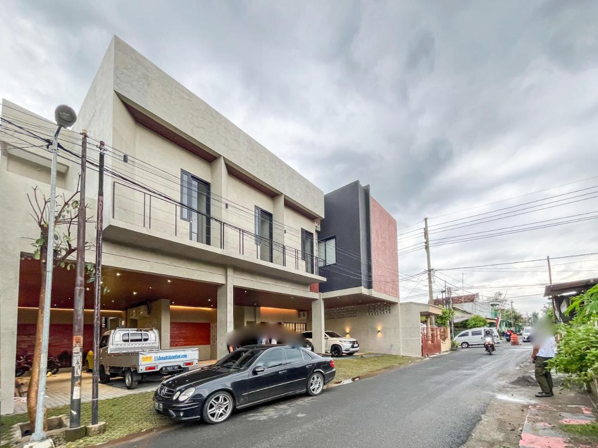 Urbanview Tigatuju Living Blitar - Housity